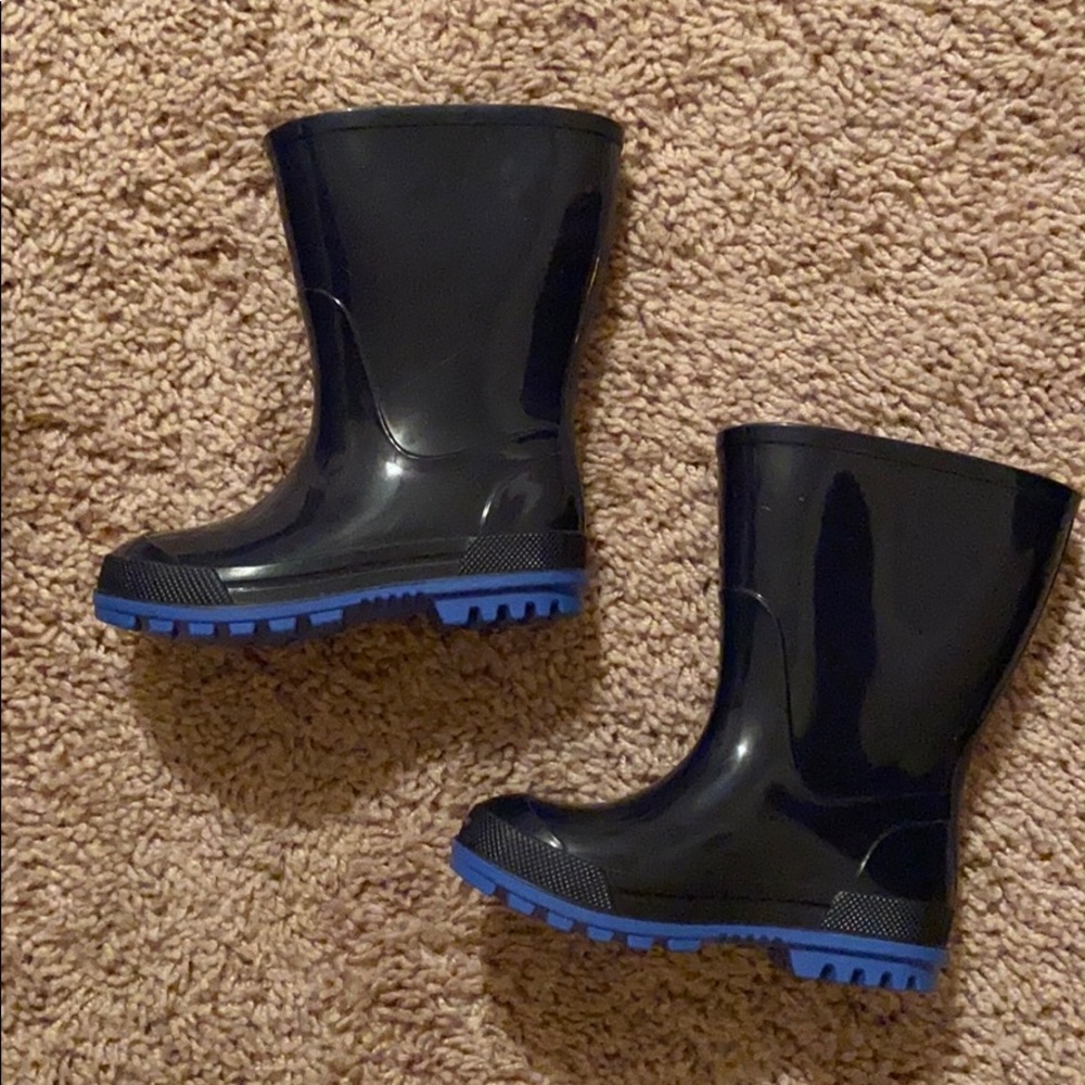 Blue RAIN BOOTS!